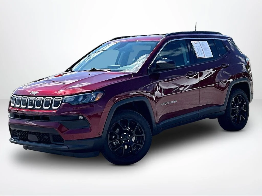 Used 2022 Red Jeep Latitude Lux image 2