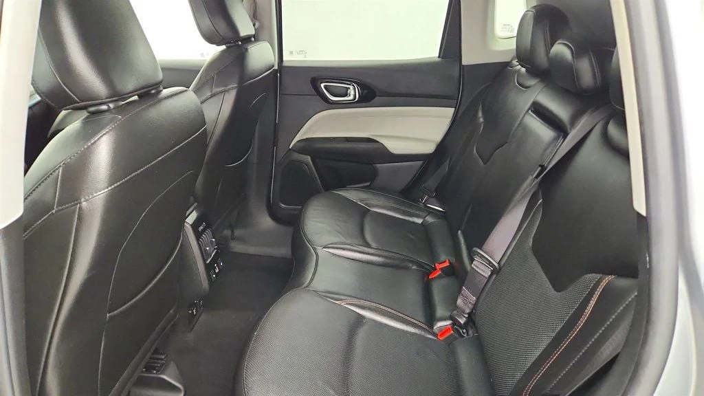 Used 2022 Billet Silver Metallic Clearcoat Jeep Limited 4x4 w/ Elite Group & Driver Assist Group I image 21