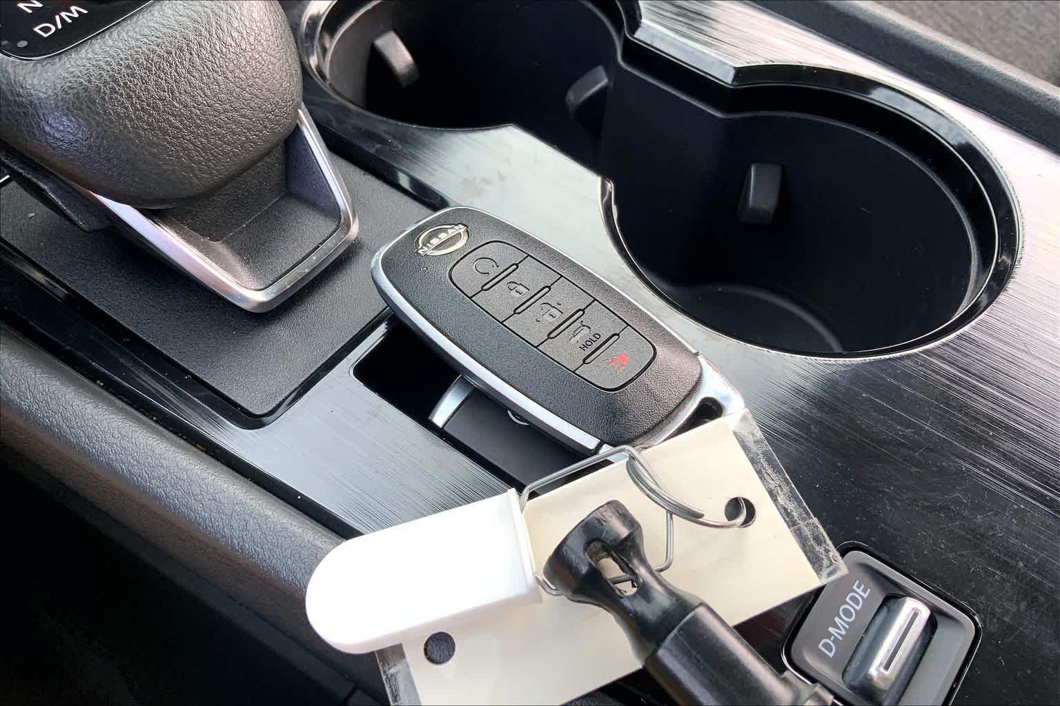 Used 2024 Everest White Pearl Nissan SV image 14