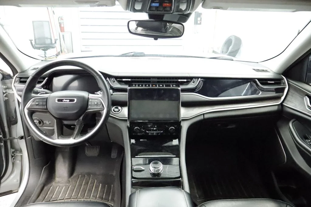Used 2022 Silver Jeep Limited image 12