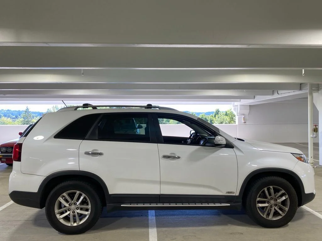 Used 2015 Snow White Pearl Kia LX image 5