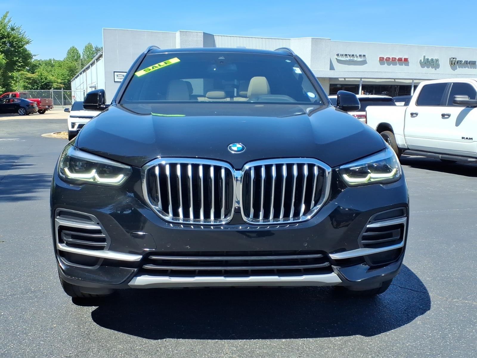 Used 2022 Black BMW xDrive40i image 2
