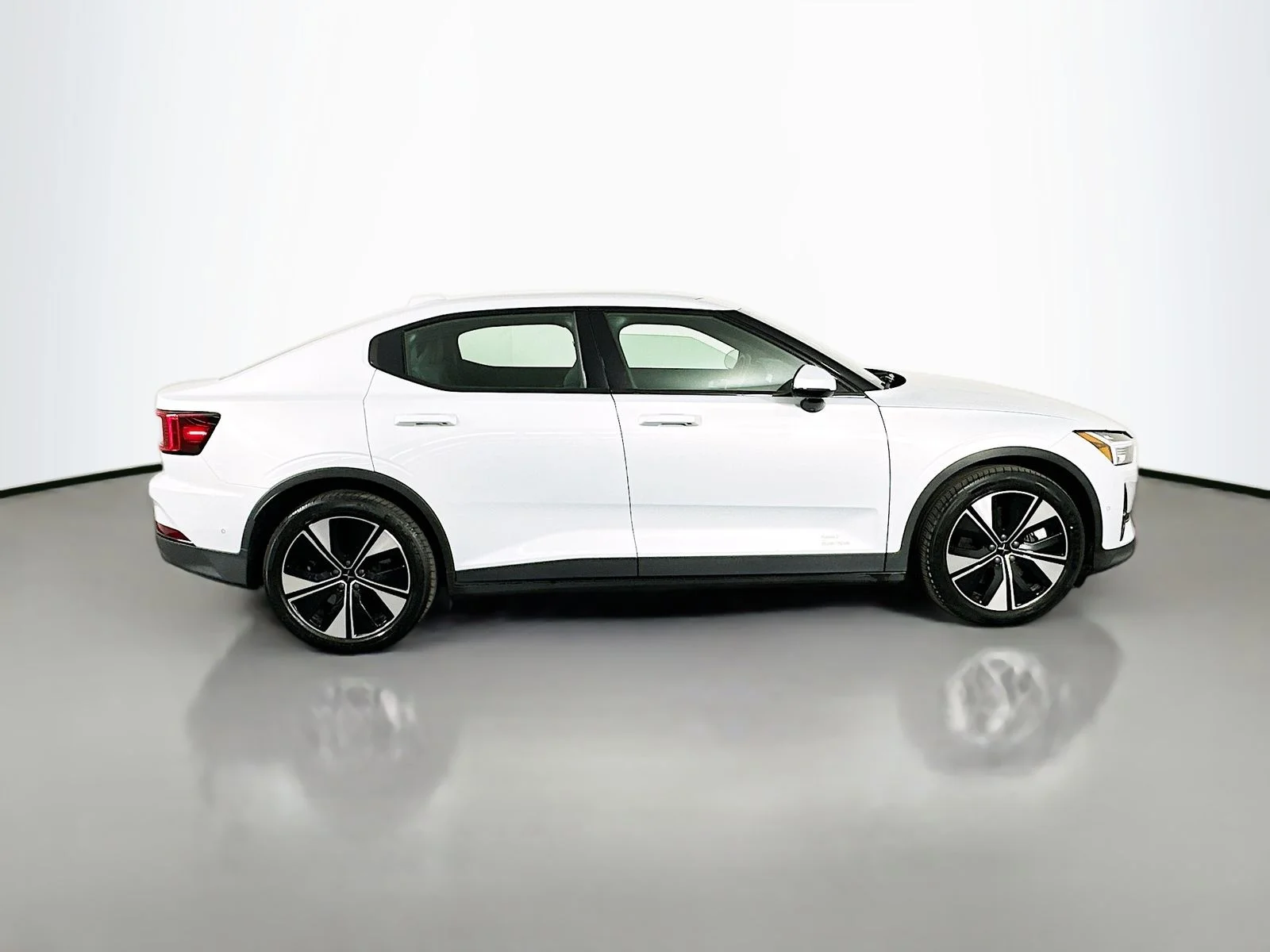 Used 2024 Magnesium Metallic Polestar Long Range Dual Motor image 8
