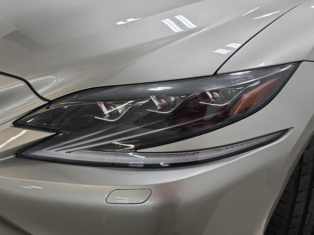 Used 2018 Silver Lexus 500 Base image 29