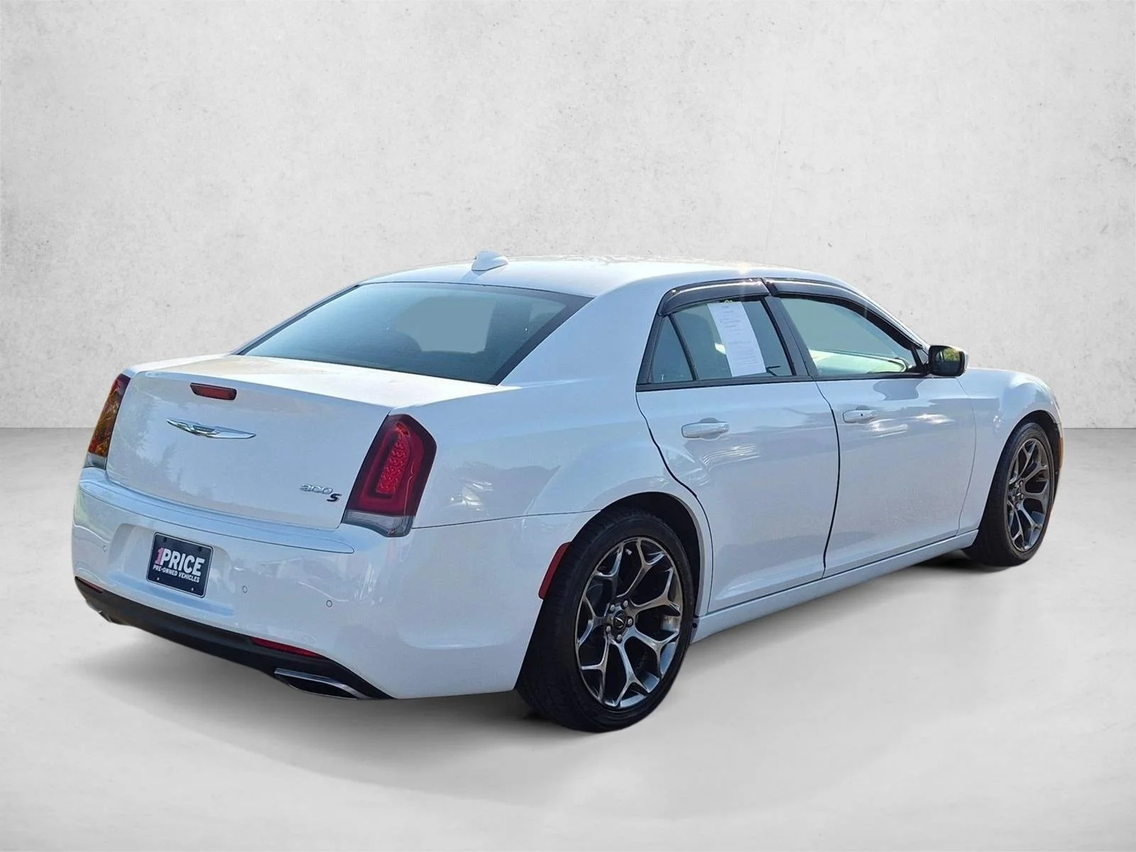 Used 2015 White Chrysler 300S image 5