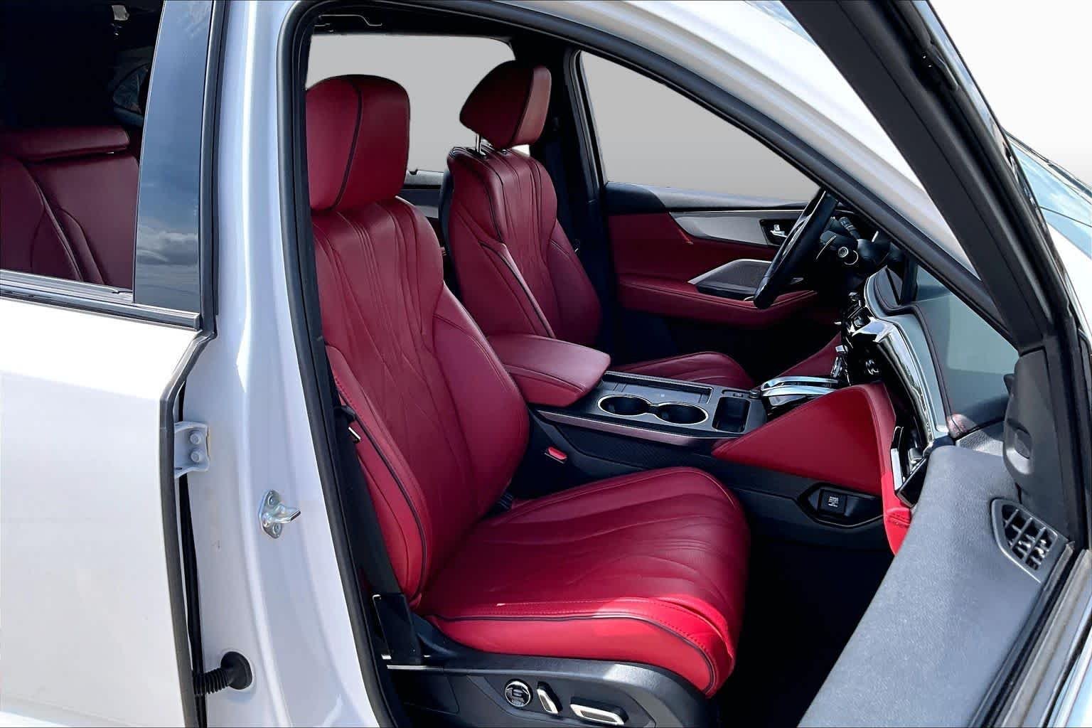 Used 2025 Platinum White Pearl Acura w/A-Spec Advance Package image 9