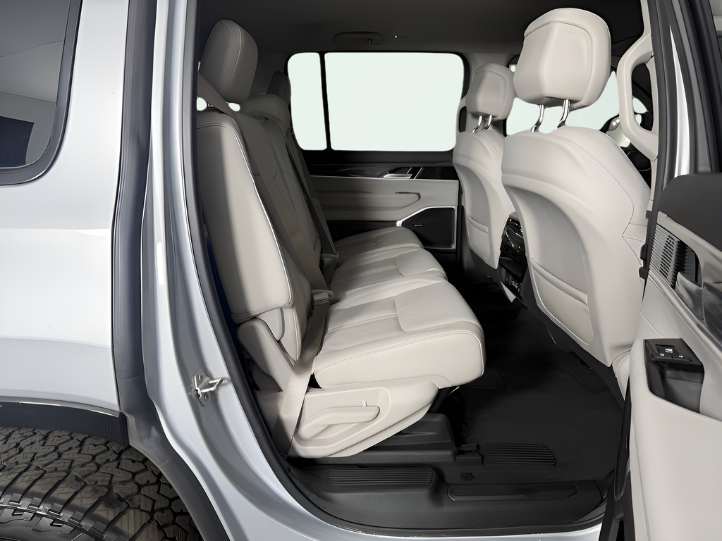 Used 2022 Silver Jeep Series III image 14