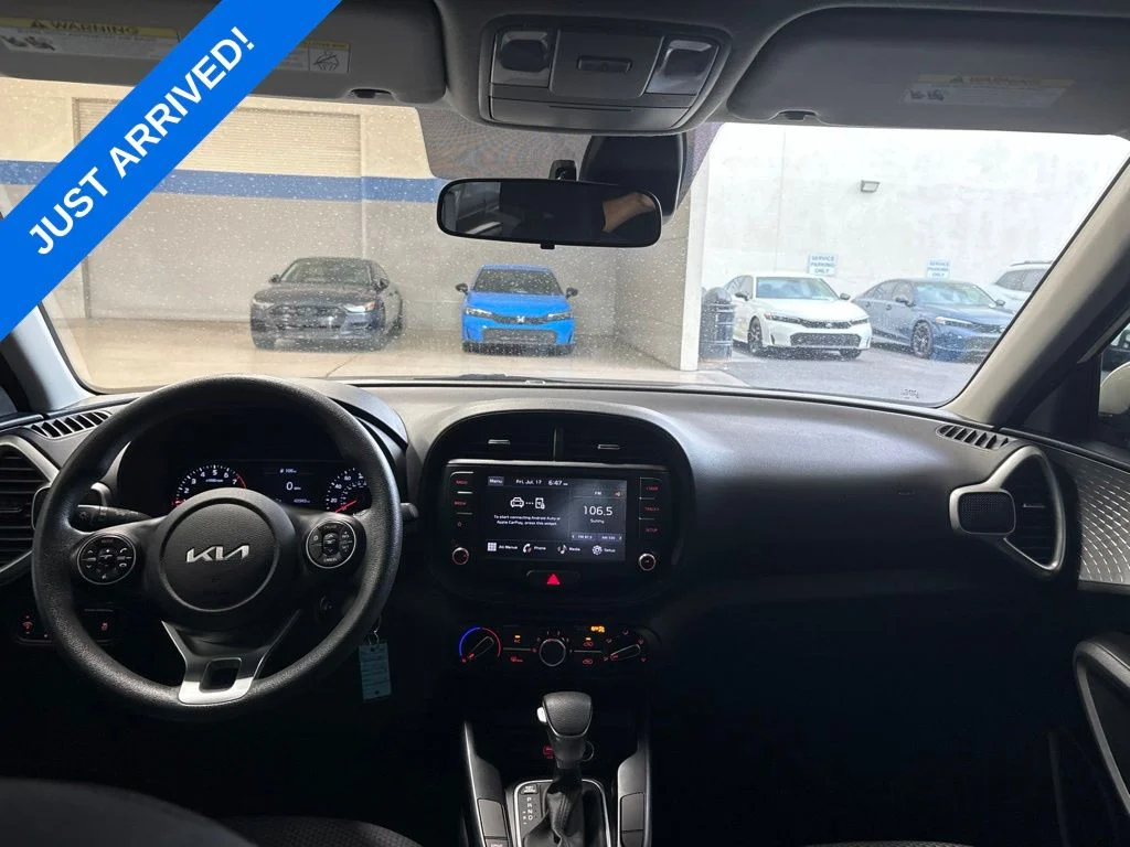 Used 2022 Snow White Pearl Kia LX image 5