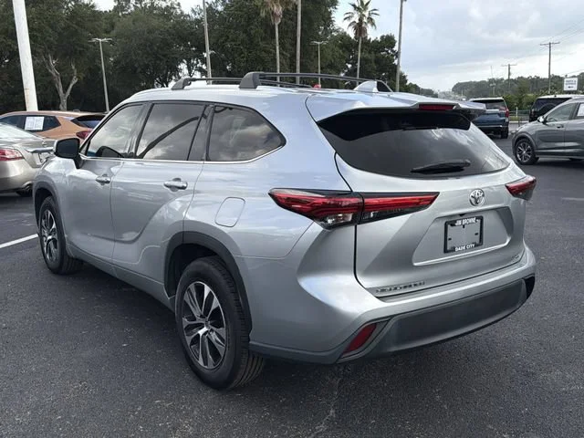 Used 2021 Silver Toyota XLE image 7