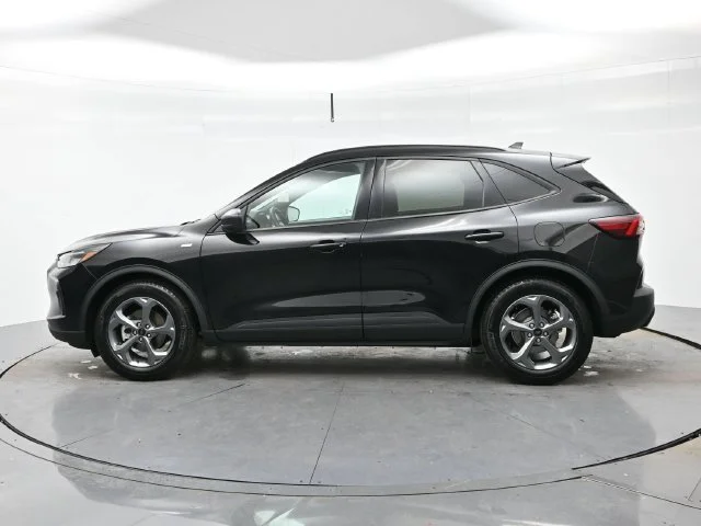 Used 2025 Agate Black Metal Ford ST-Line image 4