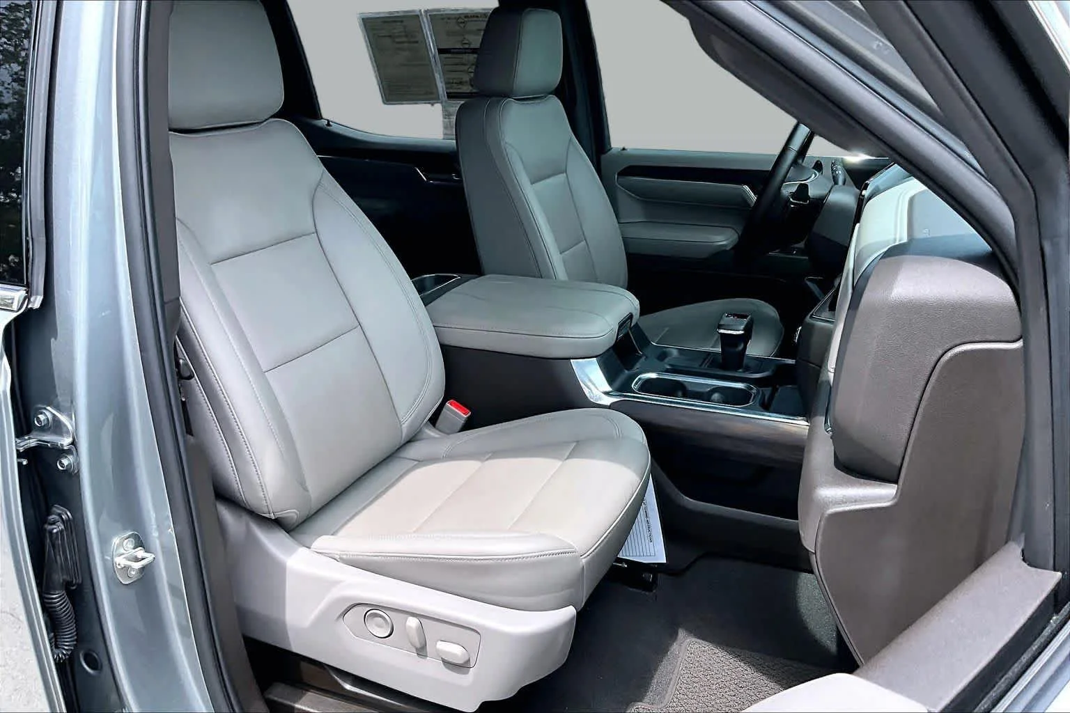 Used 2023 Sterling Metallic GMC SLT image 9