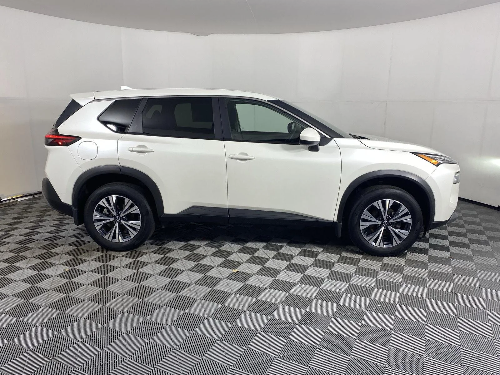 Used 2023 Pearl White Tricoat Nissan SV image 9