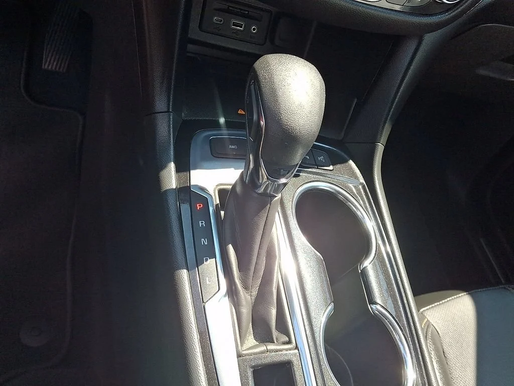 Used 2023 RADIANT RED TINTCOAT Chevrolet Premier image 22