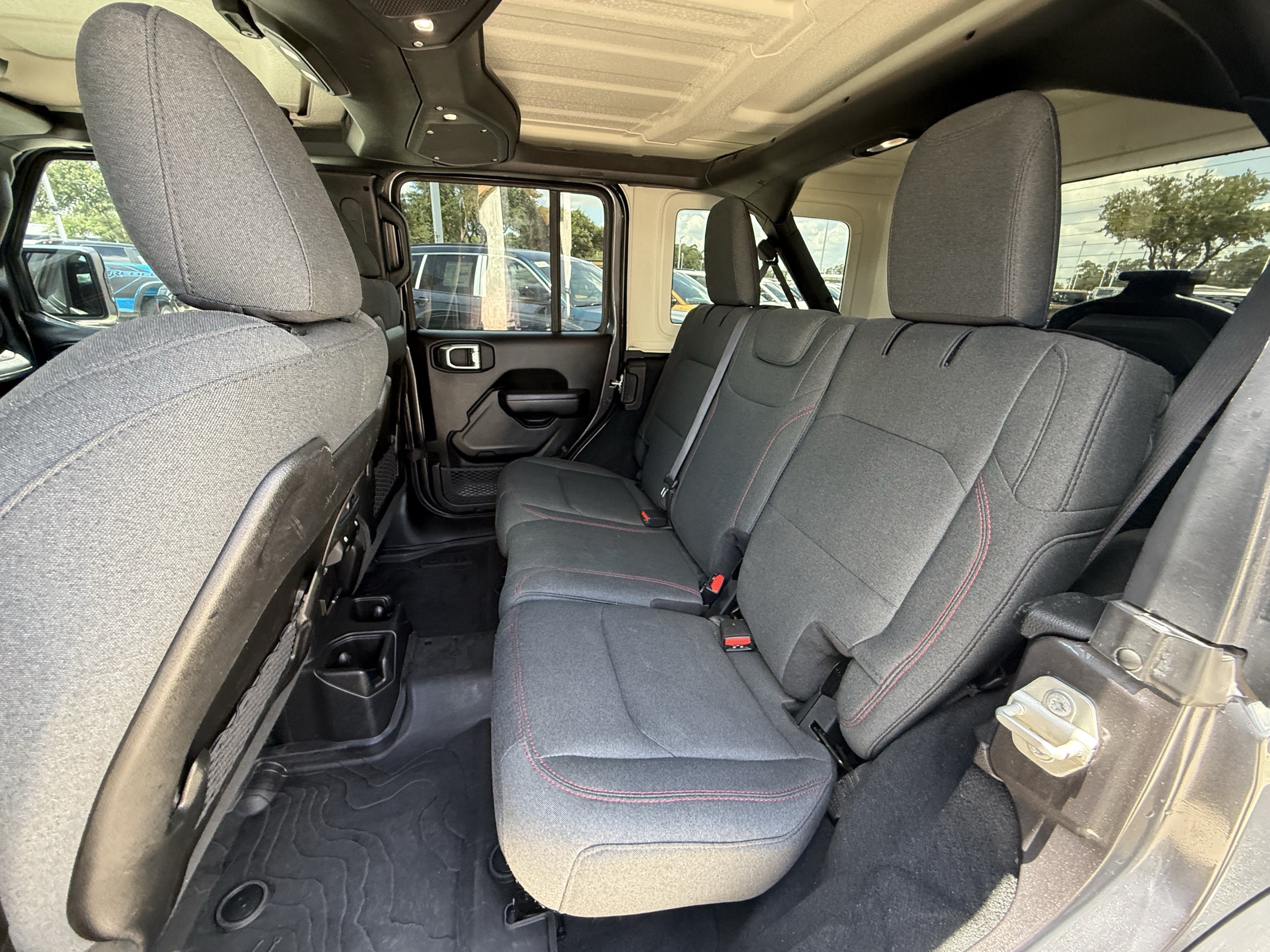 Used 2024 Granite Crystal Metallic Clearcoat Jeep Rubicon image 27