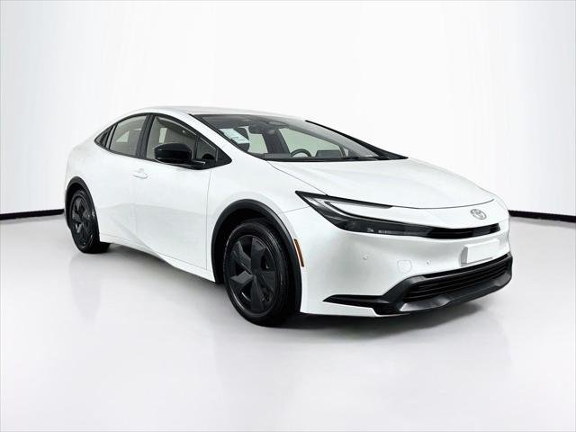 Certified Used 2025 WIND CHILL PEARL Toyota  image 9