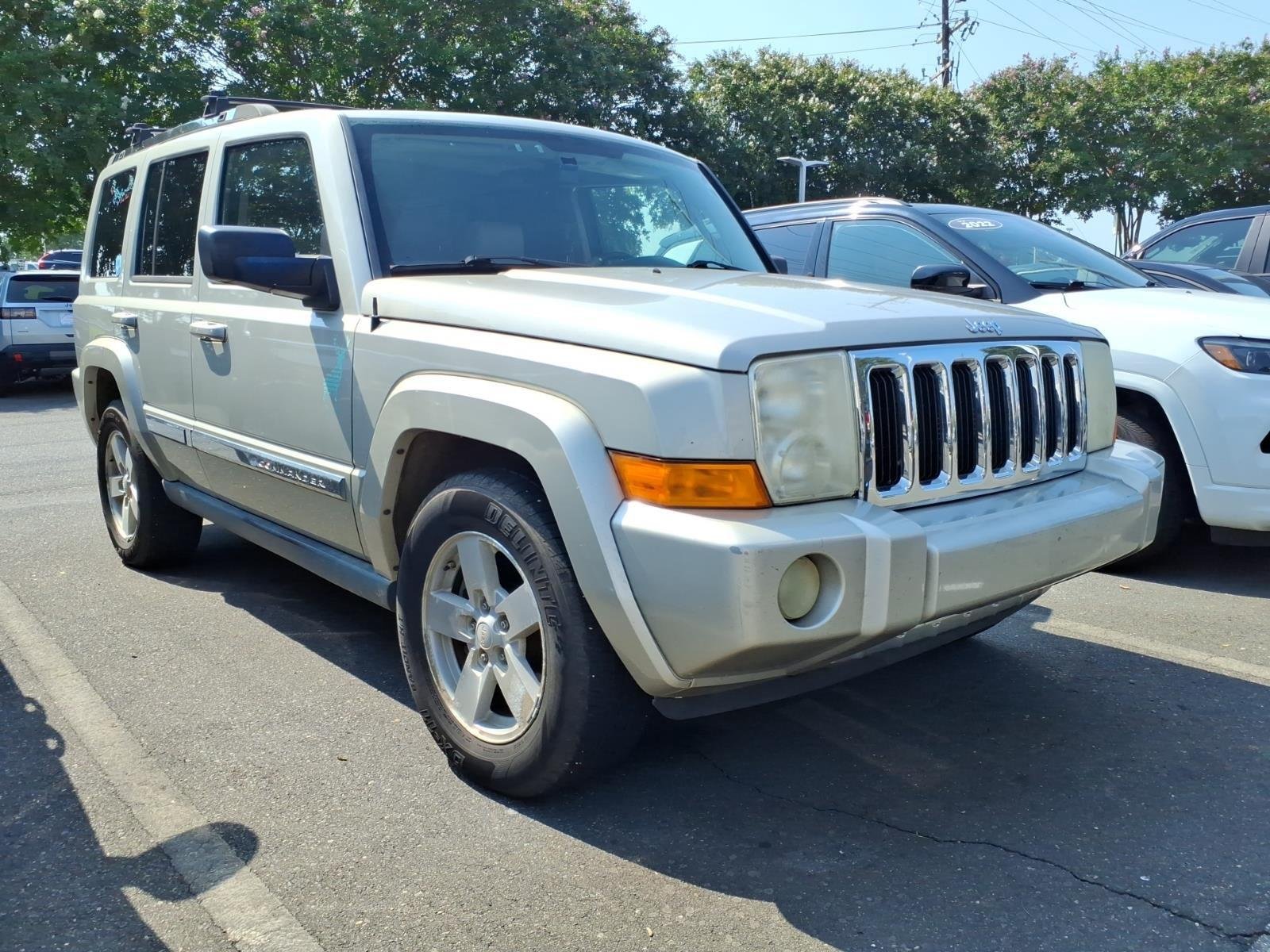 Used 2008 Light Graystone Pearl Jeep Limited image 4