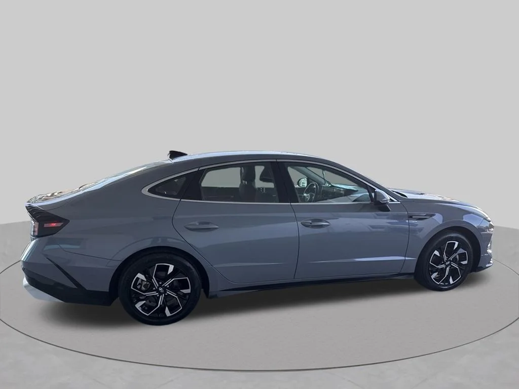 Used 2025 Blue Hyundai SEL image 11