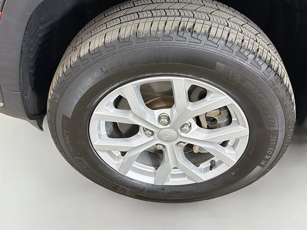 Used 2024 Metallic Jeep Limited image 20