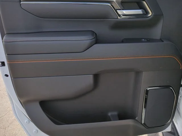 Used 2025 White GMC AT4 image 28