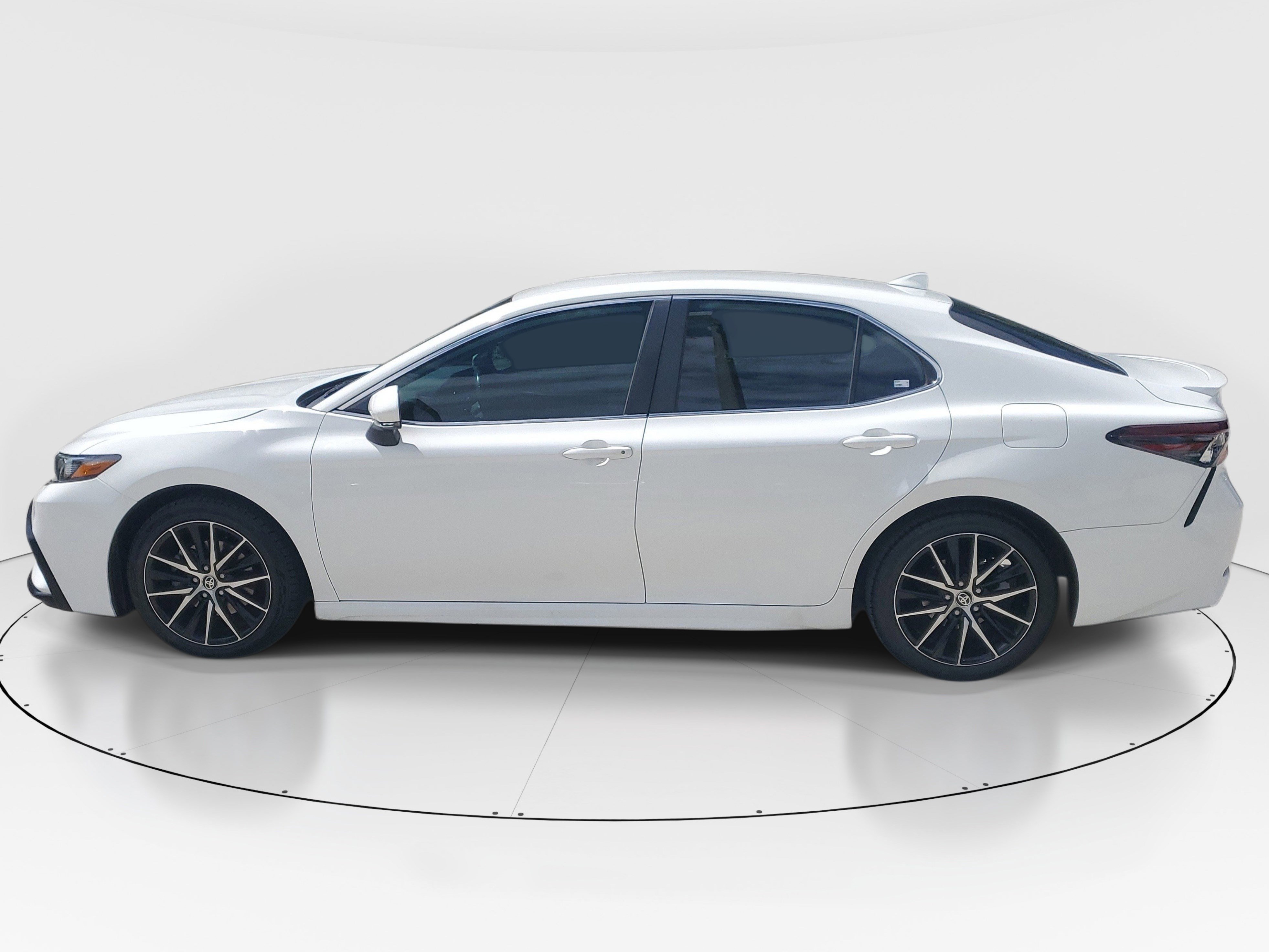 Used 2023 Ice Toyota SE image 6