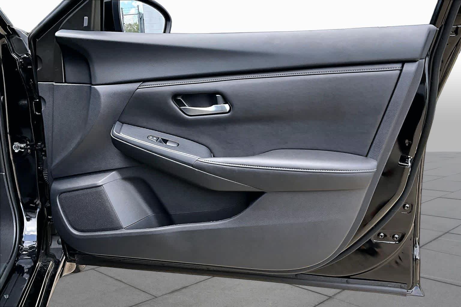 Used 2025 Super Black Nissan SV image 22