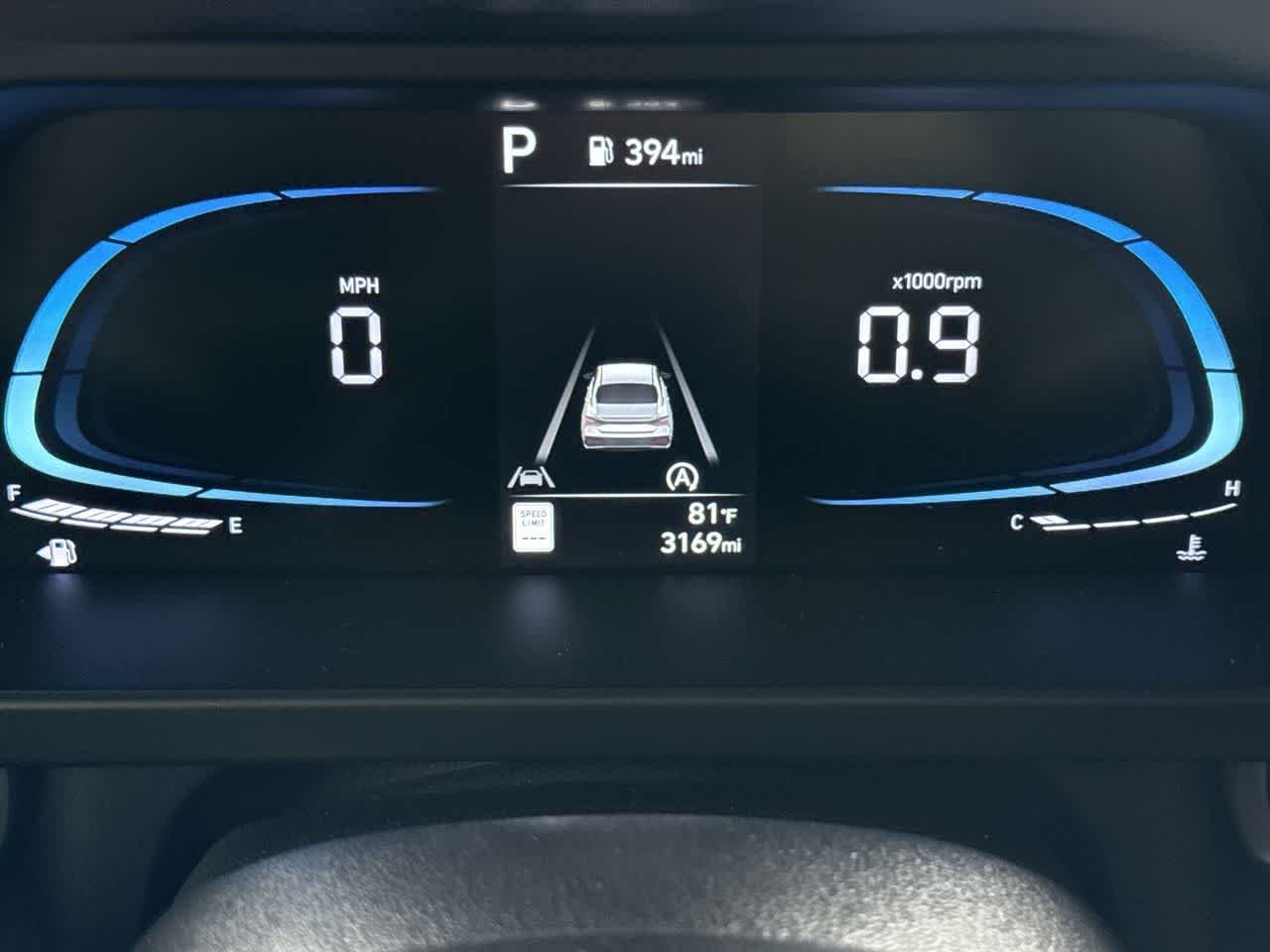 2025 Hyundai Elantra SE - Photo 16