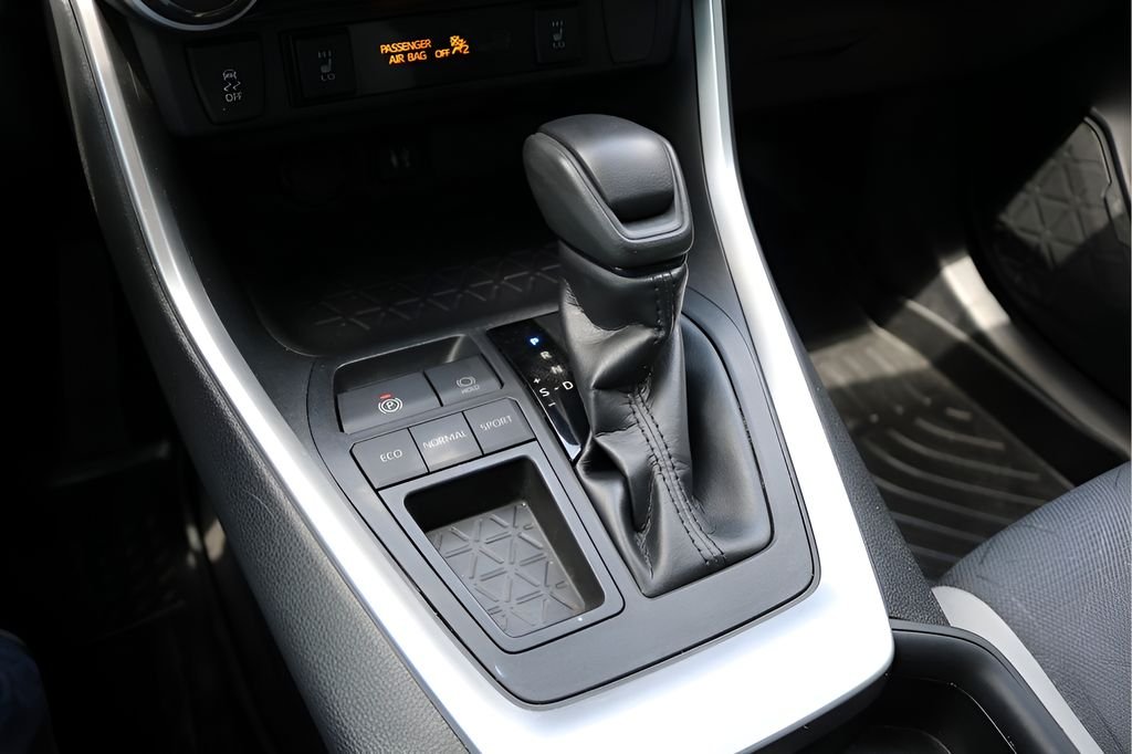 Used 2019 Silver Toyota XLE image 24
