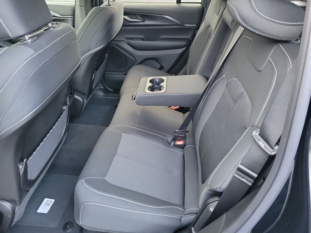 New 2026 Diamond Black Crystal Pearlcoat Jeep Laredo image 10