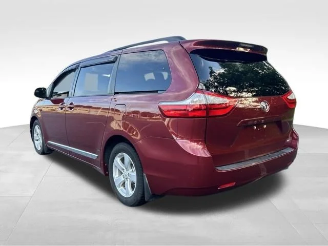 Used 2015 Red Toyota LE image 3