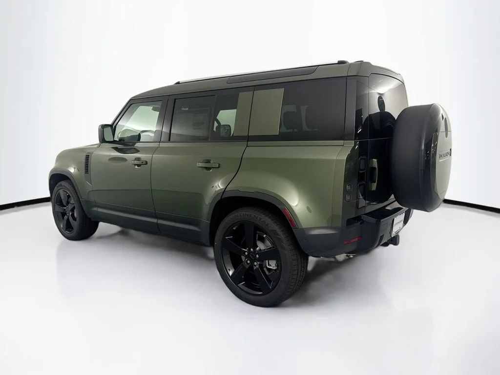 New 2026 Woolstone Green Land Rover S image 7