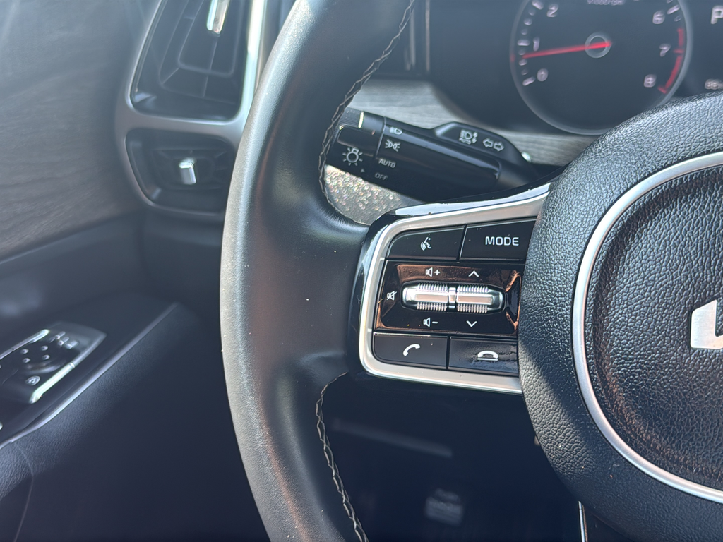 Used 2023 Black Kia X-Line S image 16