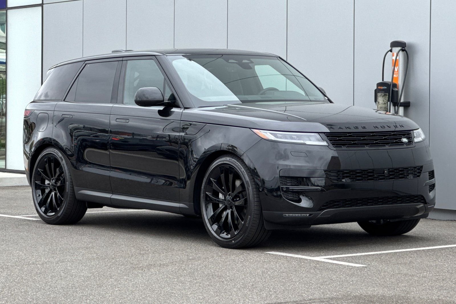 New 2026 Santorini Black Land Rover SE image 7