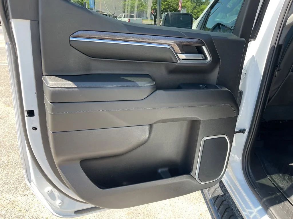 Used 2024 Summit White Chevrolet LTZ image 19