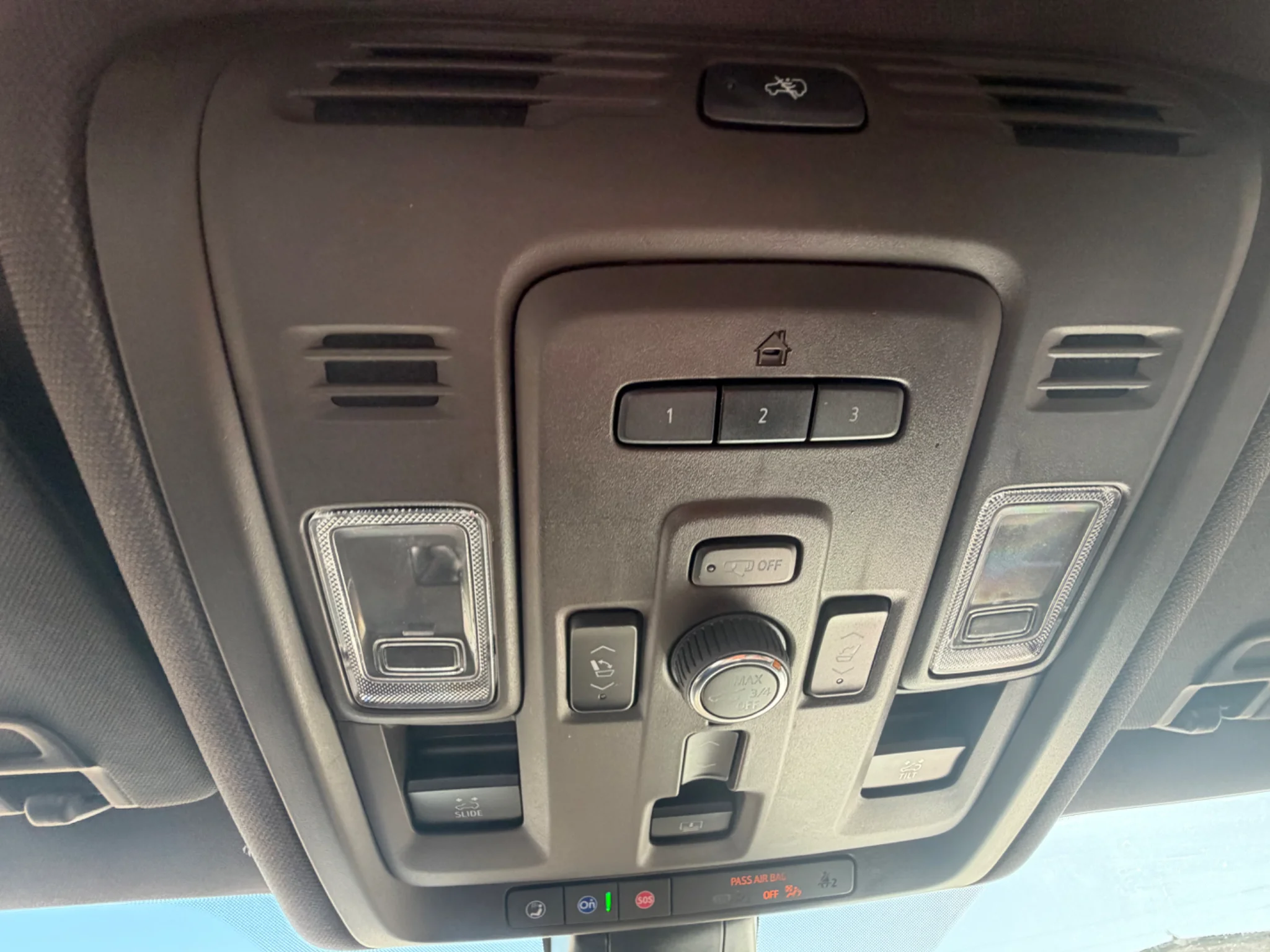 Used 2022 White Frost Tricoat GMC Denali image 31