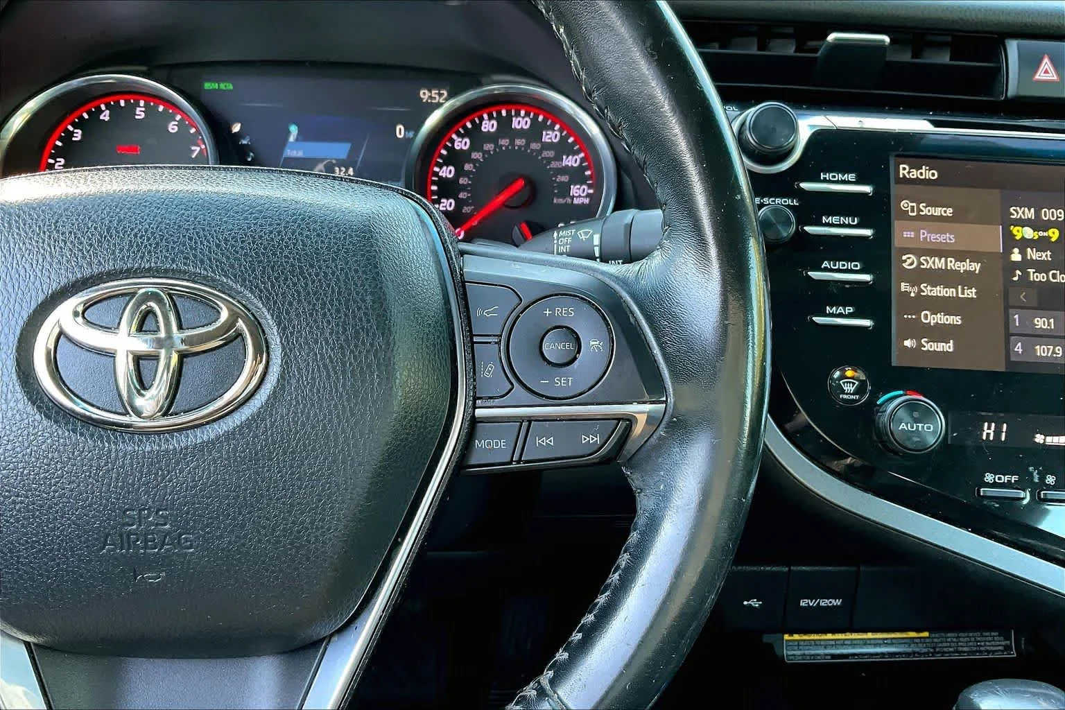 Used 2020 Wind Chill Pearl/Midnight Black Metallic Toyota XSE image 25