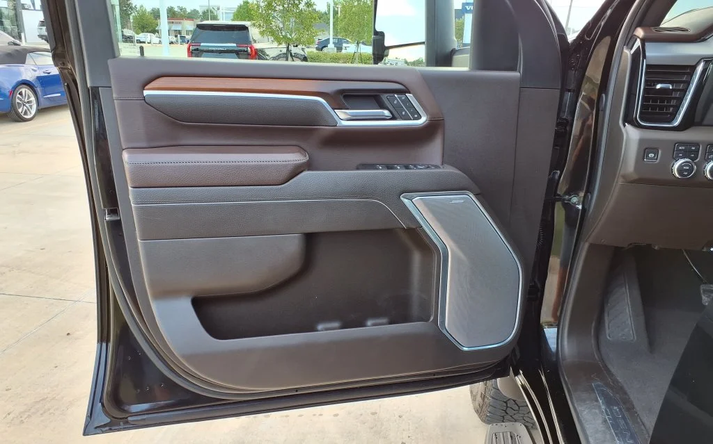 Used 2025 Black GMC Denali image 10
