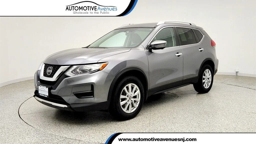 Used 2018 Gun Metallic Nissan AWD SV w/ Premium Package & Navigation image 1