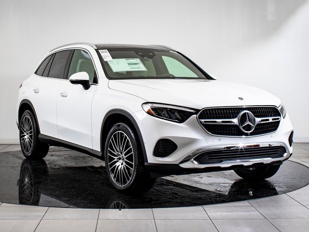 New 2026 MANUFAKTUR Moonlight White Metallic Mercedes-Benz GLC 300 image 5
