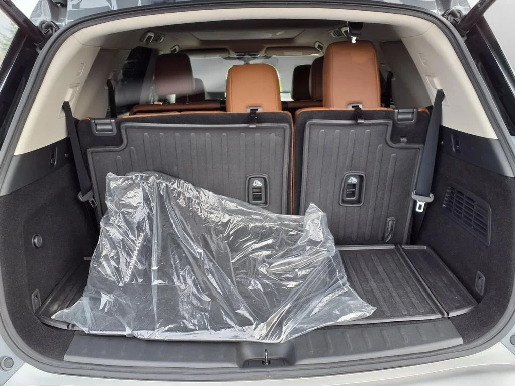 Used 2023 Gray Nissan Platinum image 27