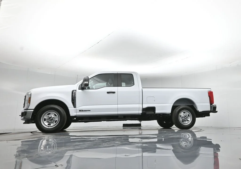 New 2026 Oxford White Ford XL image 7