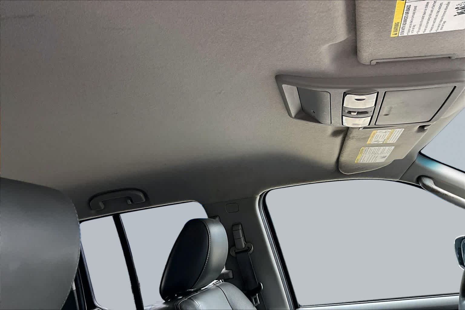 Used 2011 Radiant Silver Nissan SL image 13