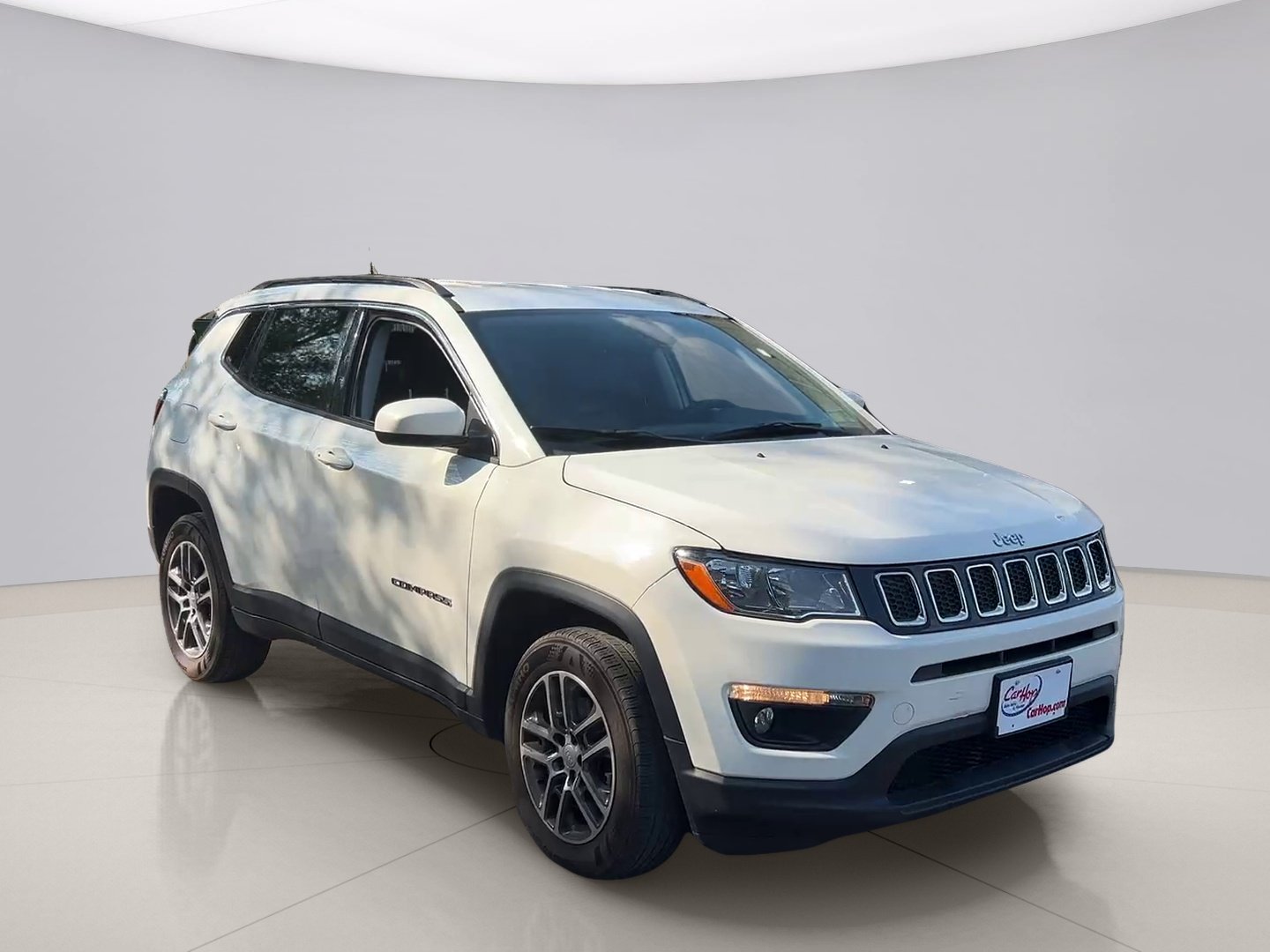 Used 2017 White Jeep LATITUDE image 3