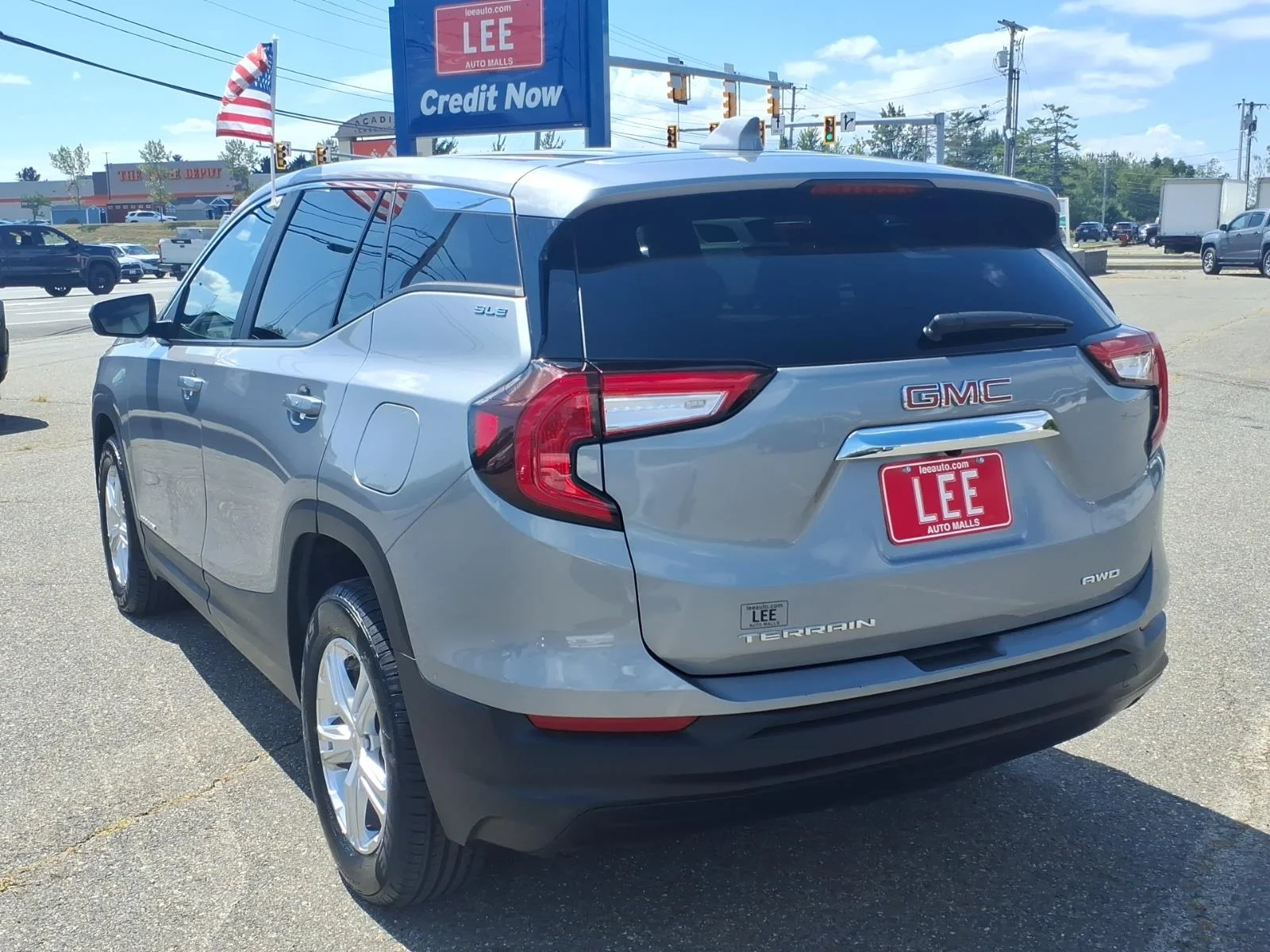 Used 2024 Sterling Metallic GMC SLE image 6