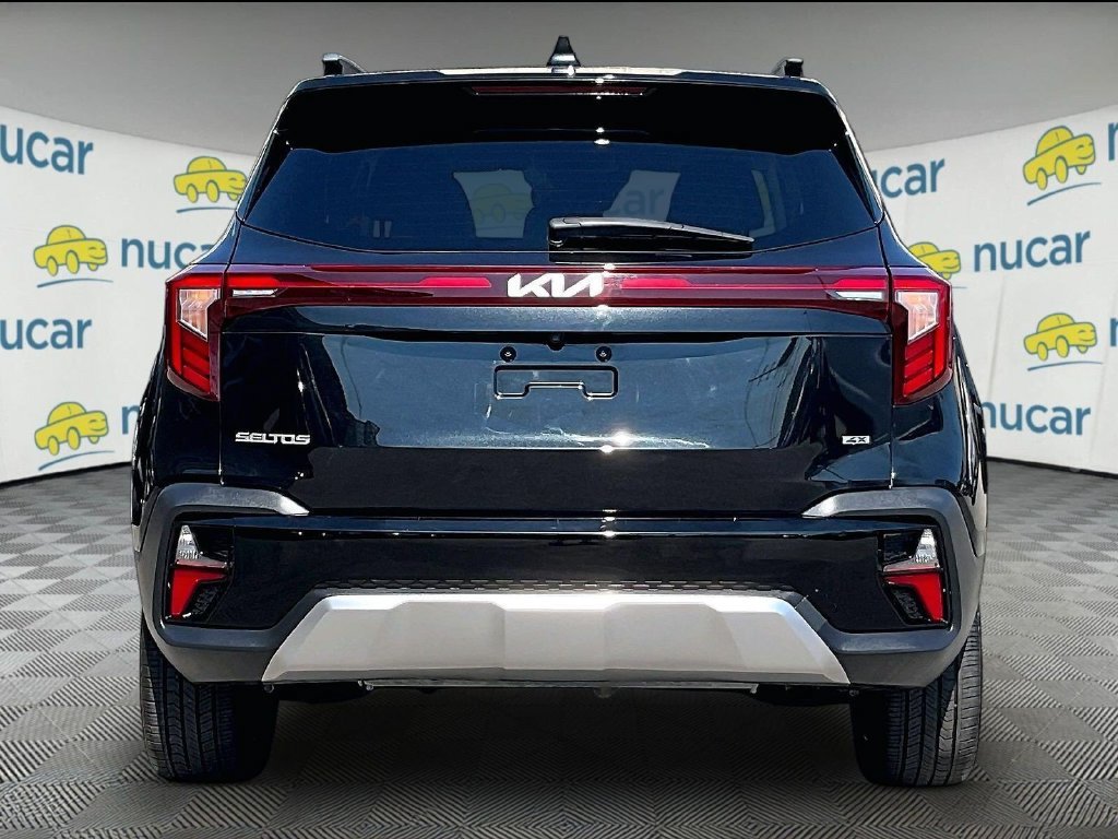 Used 2024 Fusion Black Kia SX image 5