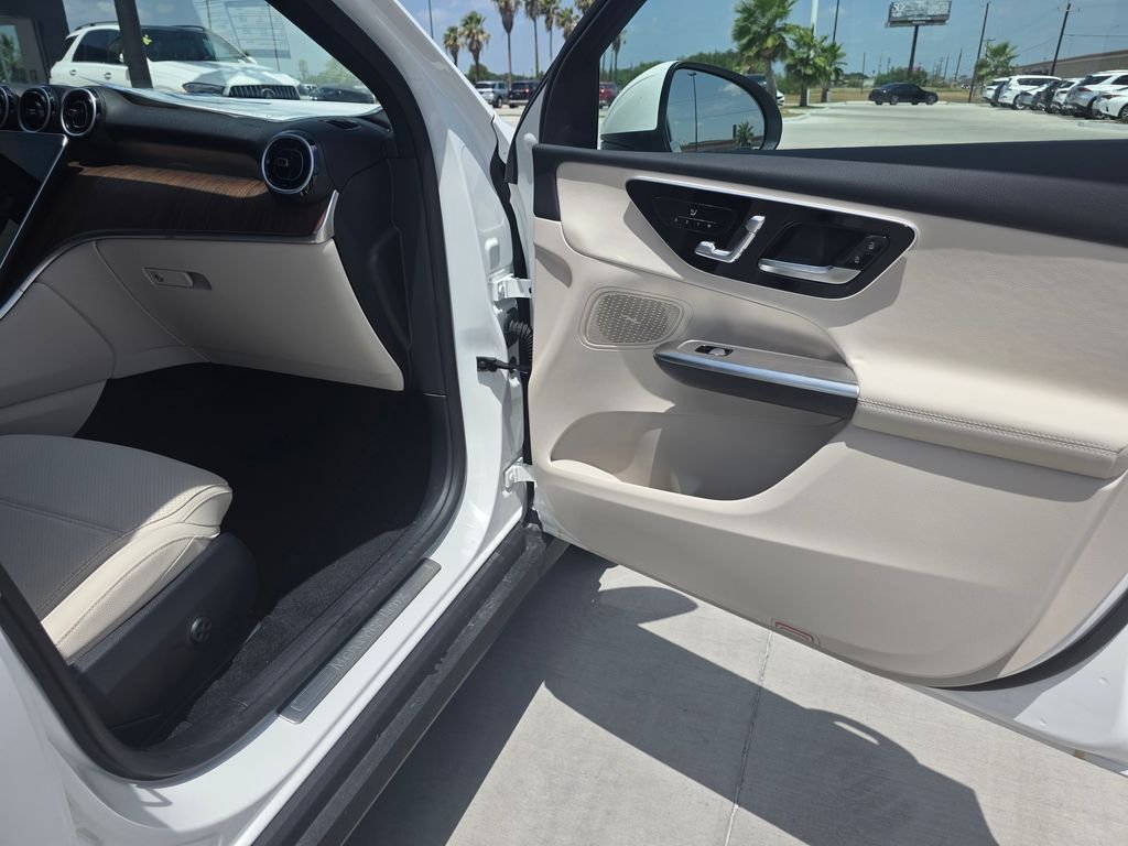 New 2026 Polar White Mercedes-Benz GLC 300 image 16