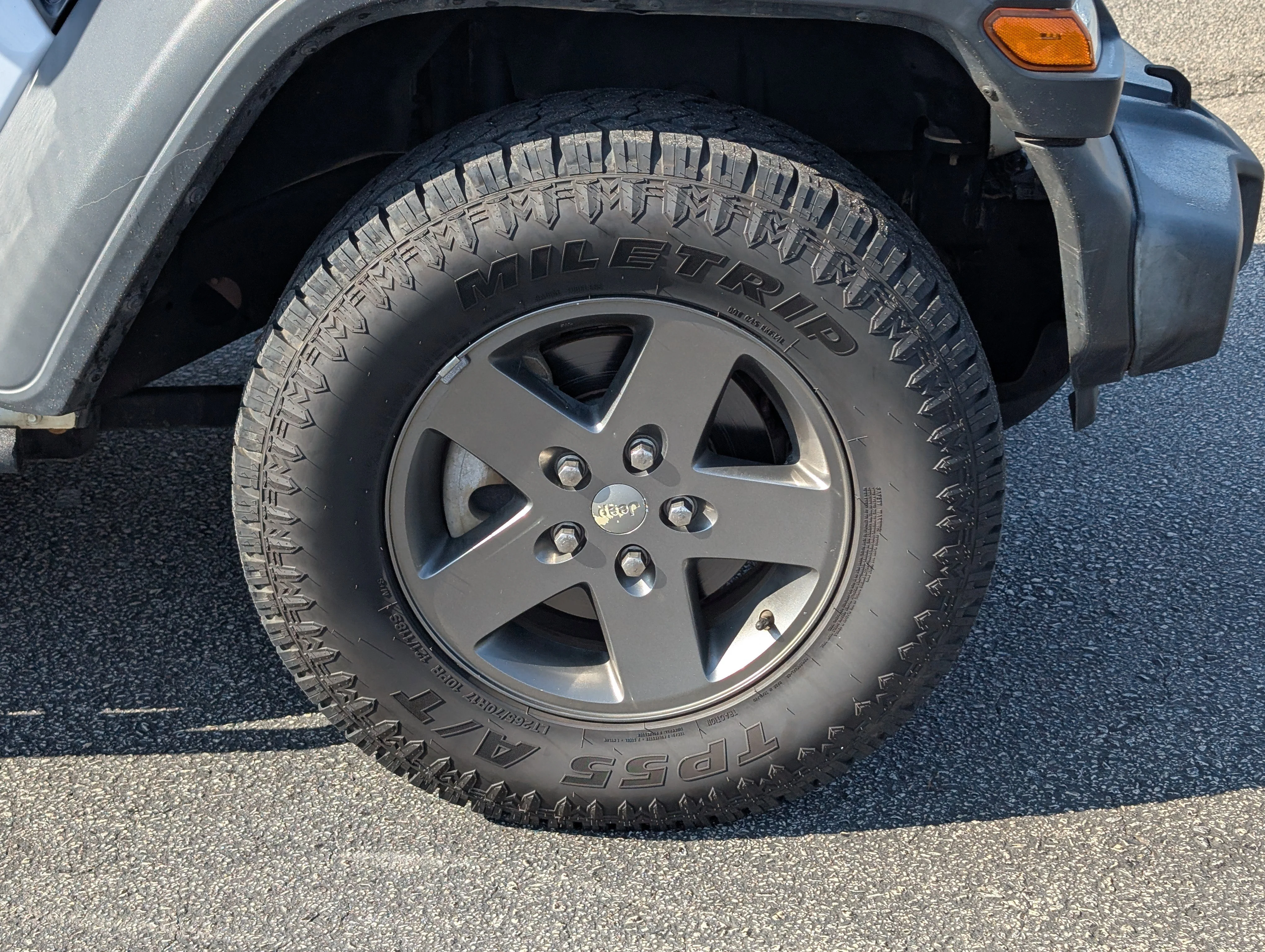 Used 2018 White Jeep Sport image 42