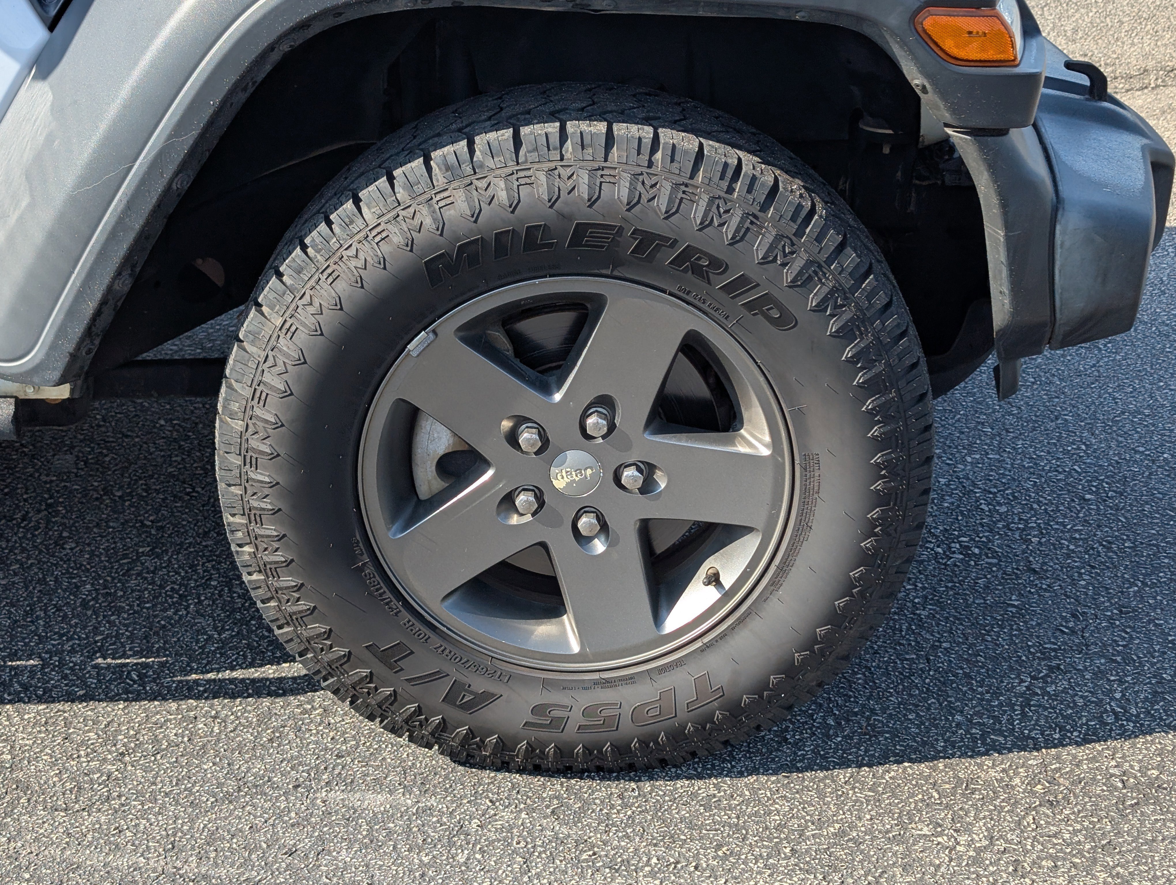 Used 2018 White Jeep Sport image 42