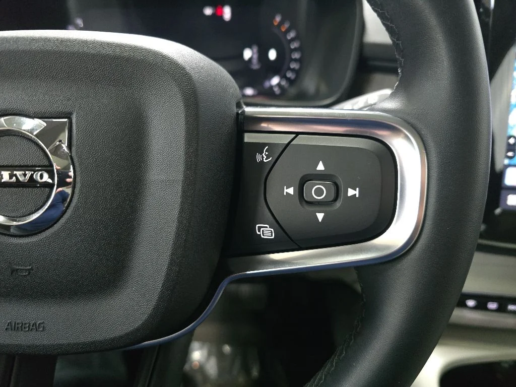2023 Volvo XC40 Plus - Photo 21
