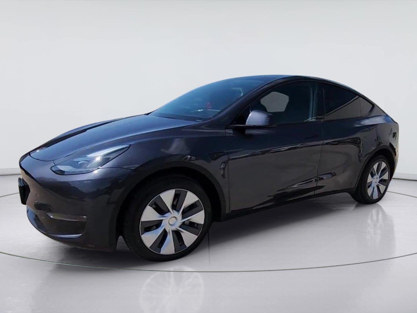 2024 Tesla Model Y photo 4 of 33
