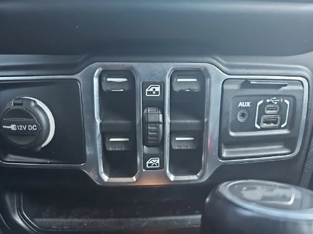 Used 2022 Beige Jeep Unlimited Sahara Altitude image 27
